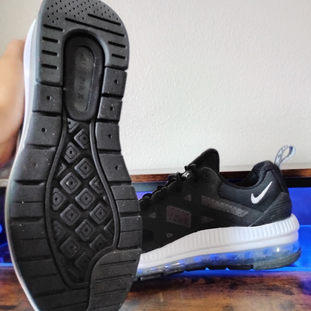 Nike Black and White Men's Shoes - Picture 4 of 6